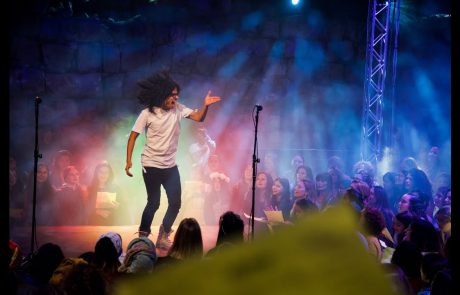 Koolulam: 1000 People Sing Bob Marley's "One Love" in Jerusalem